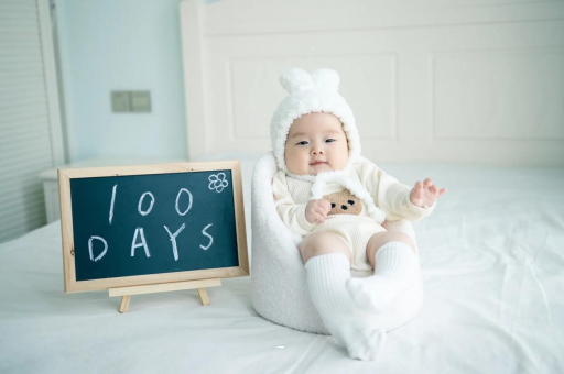 孝感宝宝喝奶哭闹